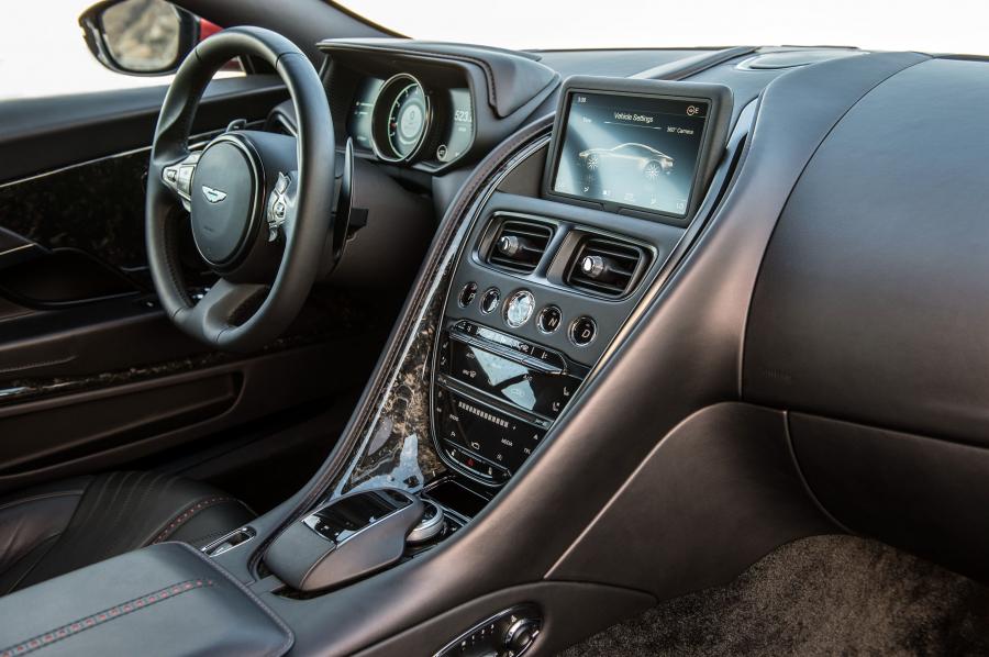 Интерьер Aston Martin DB11 2016 года  (NA) (фото 14 из 17)